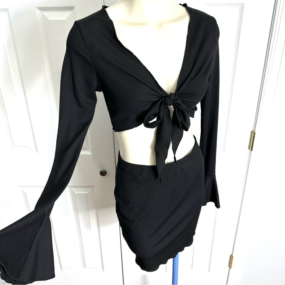 2 PC matching set SOLID BLACK MINI SKIRT and MATCHING TIE FRONT CROPPED TOP M - Picture 4 of 12
